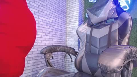 Snapshot of thiny_s chatting on 13, 12, 2024 thiny s online show from 13, 12, 2024