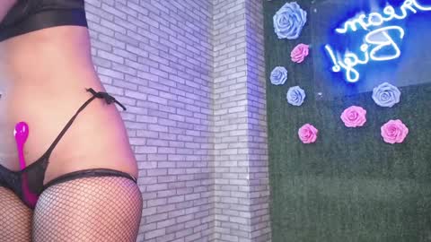 Snapshot of thiny_s chatting on 18, 12, 2024 thiny s online show from 18, 12, 2024