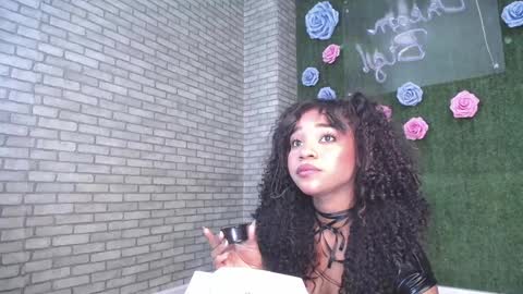 Snapshot of thiny_s chatting on 21, 12, 2024 thiny s online show from 21, 12, 2024