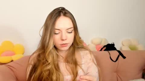 Snapshot of thisisamelia chatting on 7, 3, 2025 Amelia  shows on mondays fridays and sundays  if anything changes im giving updates on my fansly  online show from 7, 3, 2025