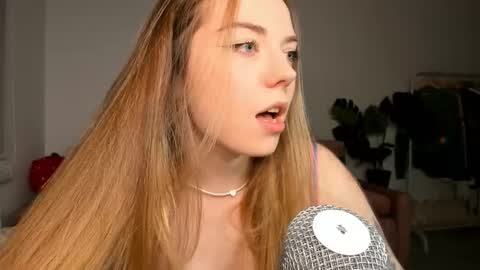 Snapshot of thisisamelia chatting on 10, 3, 2025 Amelia  shows on mondays fridays and sundays  if anything changes im giving updates on my fansly  online show from 10, 3, 2025