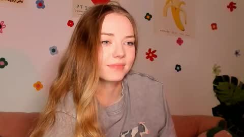 Snapshot of thisisamelia chatting on 24, 10, 2025 Amelia  shows on mondays fridays and sundays  if anything changes im giving updates on my fansly  online show from 24, 10, 2025