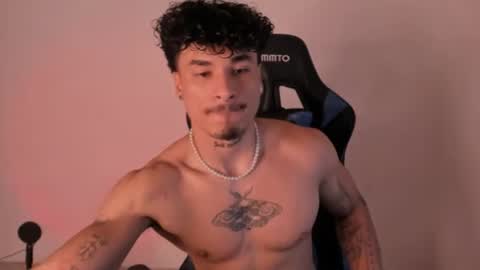 Snapshot of thomas_fit1 chatting on 21, 6, 2026 Thomas 3 JUST STAY AND BE MY LAST LOVE online show from 21, 6, 2026