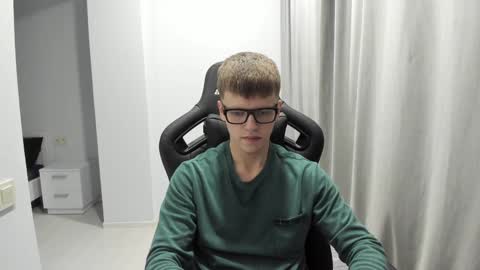 Snapshot of thomas_shelbivip chatting on 1, 2, 2025 Tomas online show from 1, 2, 2025