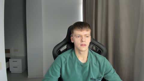 Snapshot of thomas_shelbivip chatting on 2, 2, 2025 Tomas online show from 2, 2, 2025