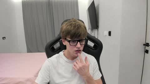 Snapshot of thomas_shelbivip chatting on 9, 5, 2026 Tomas online show from 9, 5, 2026