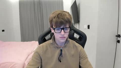 Snapshot of thomas_shelbivip chatting on 10, 5, 2026 Tomas online show from 10, 5, 2026