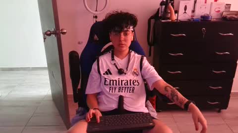 Snapshot of thomascooper_cams chatting on 19, 2, 2025 VALERIA online show from 19, 2, 2025