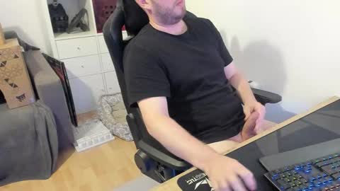 Snapshot of thommy2008 chatting on 7, 10, 2025 thommy2008 online show from 7, 10, 2025