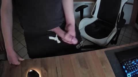 Snapshot of thomsdick chatting on 6, 3, 2025 thomsdick online show from 6, 3, 2025