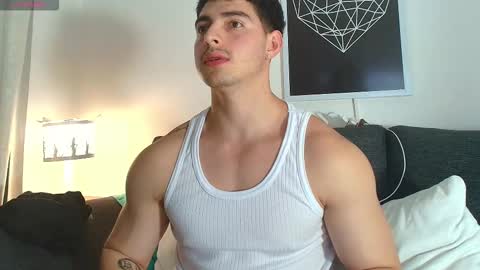 Snapshot of thomylov chatting on 3, 10, 2025 thomylov online show from 3, 10, 2025