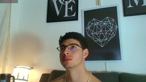 Snapshot of thomylov chatting on 1, 12, 2025 thomylov online show from 1, 12, 2025