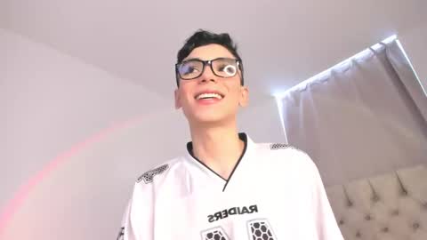 Snapshot of thomythompson chatting on 13, 9, 2025 Thomy T online show from 13, 9, 2025