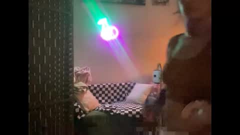 Snapshot of throatyygoat chatting on 30, 11, 2025 throatyygoat online show from 30, 11, 2025