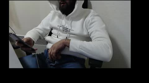 Snapshot of thug__ chatting on 1, 12, 2024 HugeJuicy online show from 1, 12, 2024