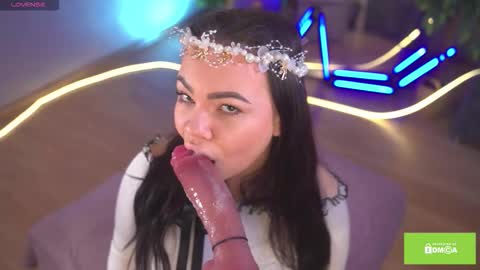 Snapshot of thunder_suck chatting on 21, 11, 2025 Brittney online show from 21, 11, 2025