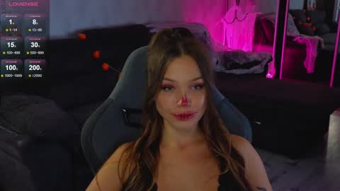 Snapshot of tia__moon chatting on 25, 10, 2025 tia__moon online show from 25, 10, 2025