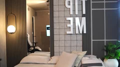 Tian Brooks online show from 15, 12, 2025