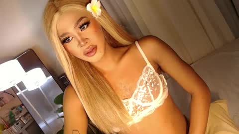 Snapshot of tiara_perezx chatting on 17, 12, 2024 Sam online show from 17, 12, 2024