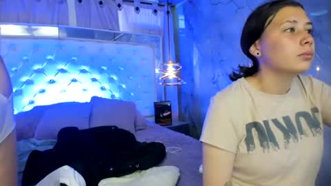 Snapshot of tifanny_val chatting on 23, 7, 2026 Tifanny y Vale online show from 23, 7, 2026