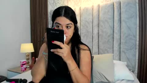 Snapshot of tifany__ross chatting on 8, 9, 2025 Tiff3 online show from 8, 9, 2025