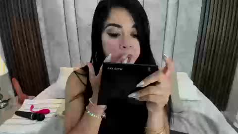 Snapshot of tifany__ross chatting on 23, 9, 2025 Tiff3 online show from 23, 9, 2025
