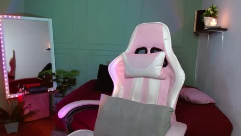 Snapshot of tiffany_laurens chatting on 25, 12, 2024 dont forget ask for custom vids online show from 25, 12, 2024