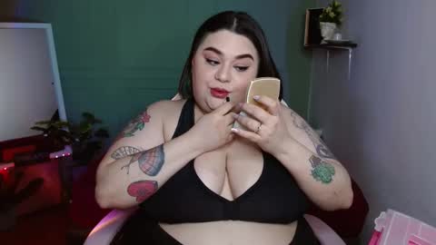 Snapshot of tiffany_laurens chatting on 29, 12, 2024 dont forget ask for custom vids online show from 29, 12, 2024