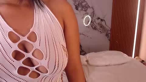 STEFANNY WELL online show from 7, 10, 2025