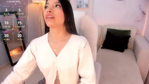 Snapshot of tiffany_low chatting on 11, 11, 2025 tiffany_low online show from 11, 11, 2025