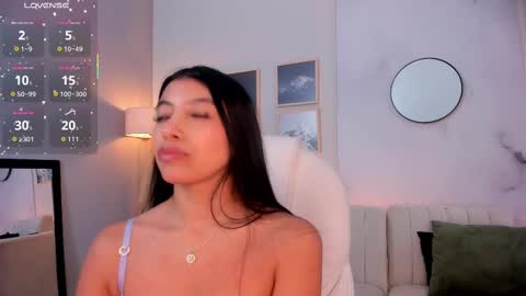 Snapshot of tiffany_low chatting on 20, 11, 2025 tiffany_low online show from 20, 11, 2025