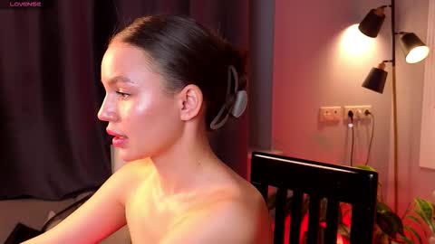 Snapshot of tiffany_sweetie chatting on 14, 12, 2025 Tiffany online show from 14, 12, 2025