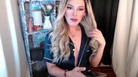 Snapshot of tiffany_welson chatting on 6, 11, 2025 tiffany online show from 6, 11, 2025