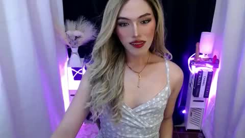 Snapshot of tiffany_welson chatting on 25, 11, 2025 tiffany online show from 25, 11, 2025