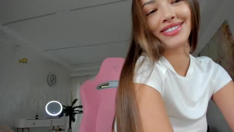 Tiffany Houston online show from 3, 2, 2025