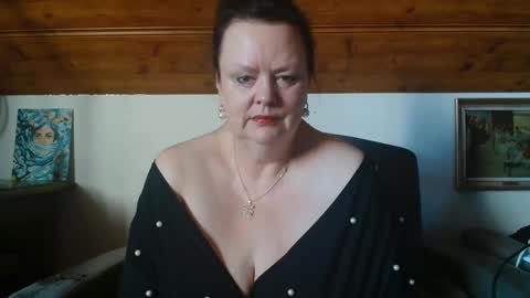TiffanyMature online show from 6, 3, 2026