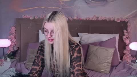 tiffanypeach online show from 13, 3, 2026