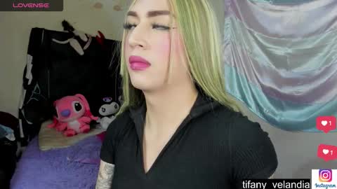 Snapshot of tiffanys_sohot chatting on 28, 11, 2025 Tefy velandia online show from 28, 11, 2025