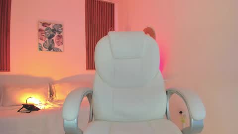 Snapshot of tiffanywright_ chatting on 12, 10, 2025 Tiffany online show from 12, 10, 2025