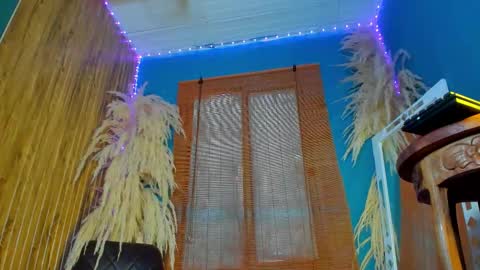 tiffanyy_deluxe online show from 28, 10, 2025