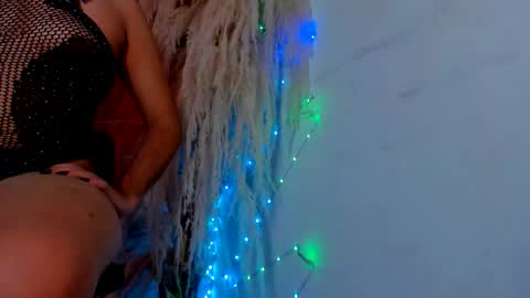 tiffanyy_deluxe online show from 16, 12, 2025