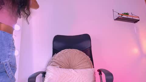 Snapshot of tiffvalentinee_ chatting on 6, 10, 2025 Tiffany online show from 6, 10, 2025