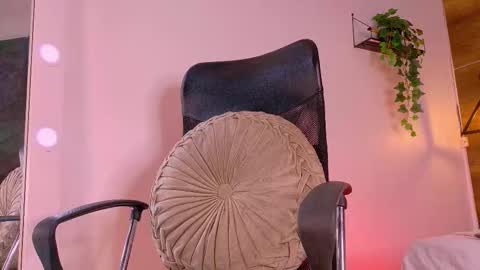 Snapshot of tiffvalentinee_ chatting on 11, 10, 2025 Tiffany online show from 11, 10, 2025