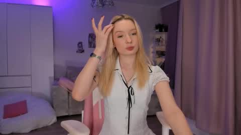 Snapshot of tiffy_fox chatting on 2, 12, 2025 Tiffany online show from 2, 12, 2025