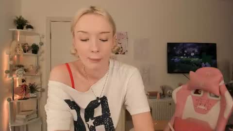 Snapshot of tiffy_fox chatting on 17, 7, 2026 Tiffany online show from 17, 7, 2026