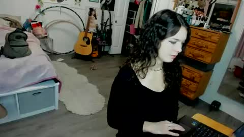 Snapshot of tiggerrosey chatting on 11, 1, 2025 All my Links online show from 11, 1, 2025