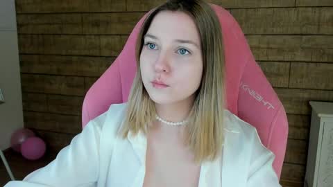 TinaBurton online show from 5, 4, 2026