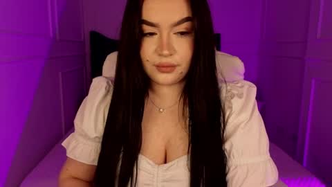 hi im curvy babyface girlie Tina online show from 24, 3, 2026