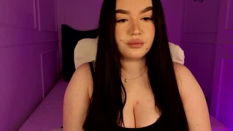 hi im curvy babyface girlie Tina online show from 4, 4, 2026