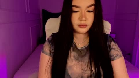 hi im curvy babyface girlie Tina online show from 6, 4, 2026